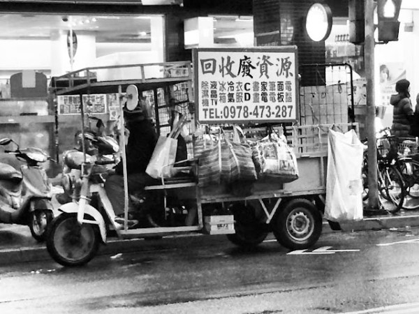 走出…垃圾桶門